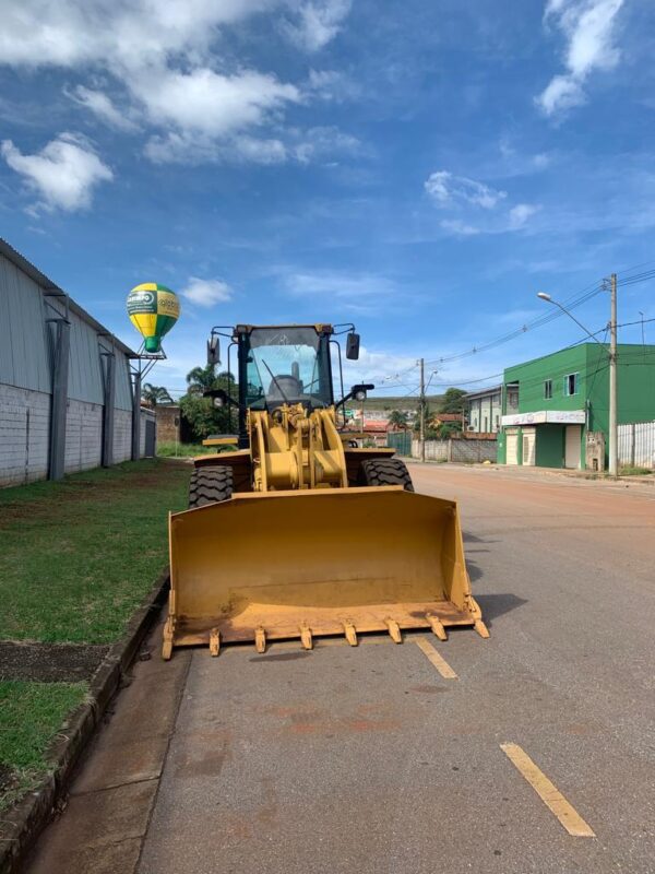 Máquina Caterpillar 938H para venda em BH