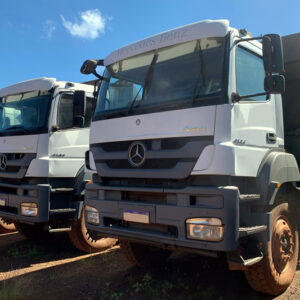 Caminhão Basculante Mercedes Benz AXOR 4144 2015/2016 usada disponível para venda